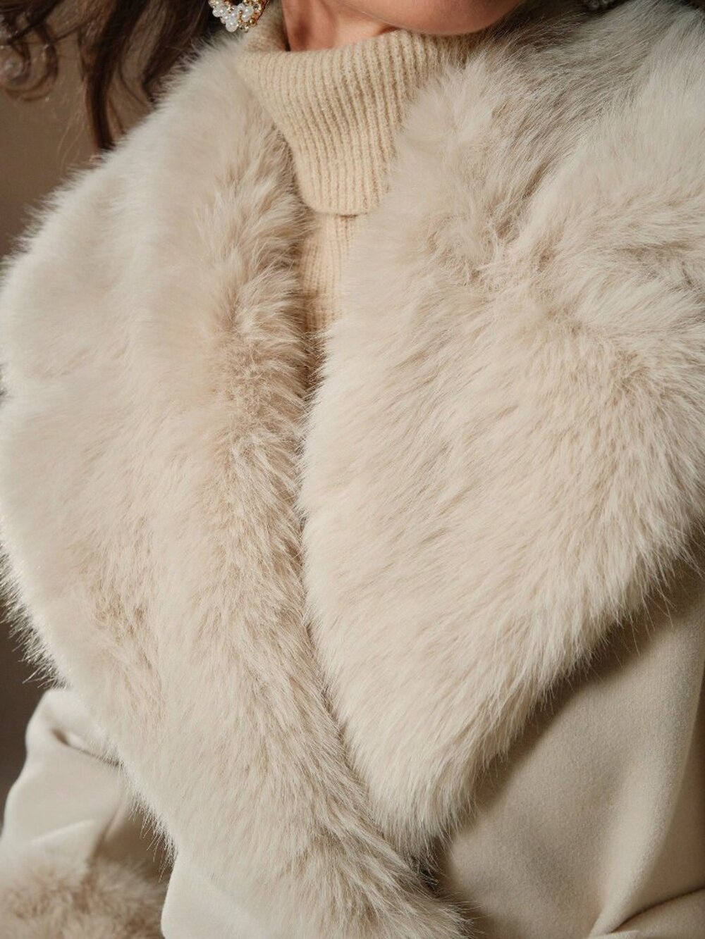 Beige Elegant Women's Fluffy Collar Thick Warm Long Belted Knitted Coat - Picture 6 of 8